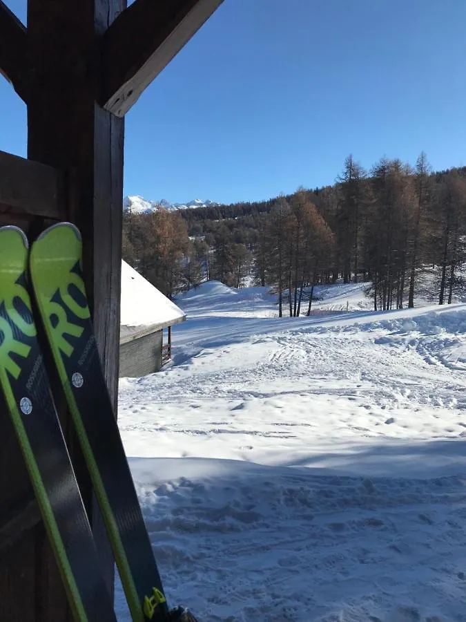 Demi chalet -Pléiades en duplex skis aux pieds avec clefs à disposition via l'agence Constellimmo Risoul 0*,