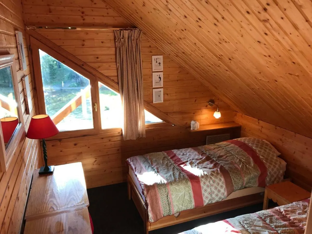 Demi chalet -Pléiades en duplex skis aux pieds avec clefs à disposition via l'agence Constellimmo Risoul Appartement